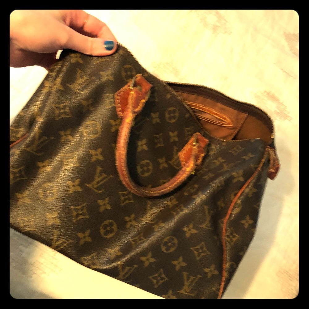 Authentic Vintage Louis Vuitton 🦇